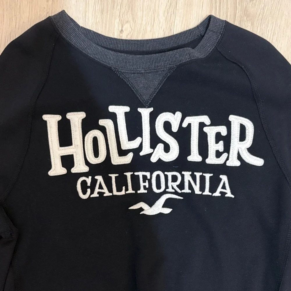 Hollister California Black Fleece Crewneck Sweater - Picture 2 of 5
